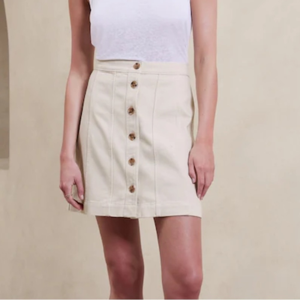 Banana Republic Factory Cream Mini Skirt
